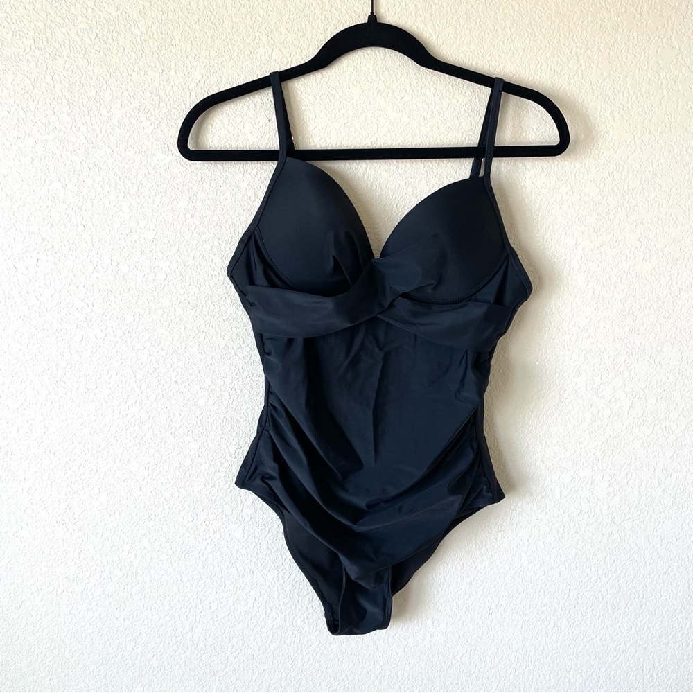 Beachsissi Swimsuit One Piece Women’s M Black Classic Beach Pool Vacation Lake